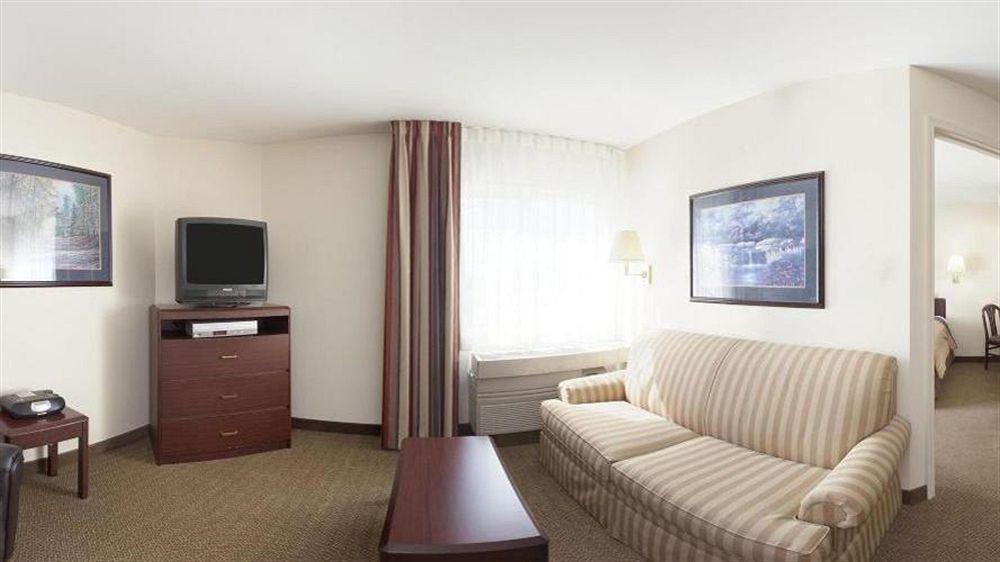 Sonesta Simply Suites St Louis Earth City Esterno foto